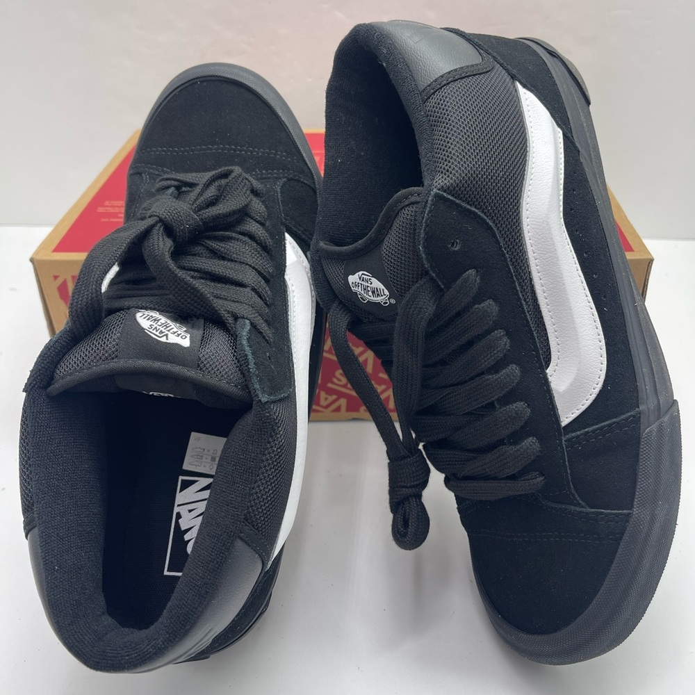 Vans Men’s 11.5 Knu Mid
Black/Black/White
VN000CQ9B8C Sneakers - Picture 11 of 16